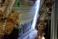 Jaskinia Głęboka - zeszlifowana skała kalcytu